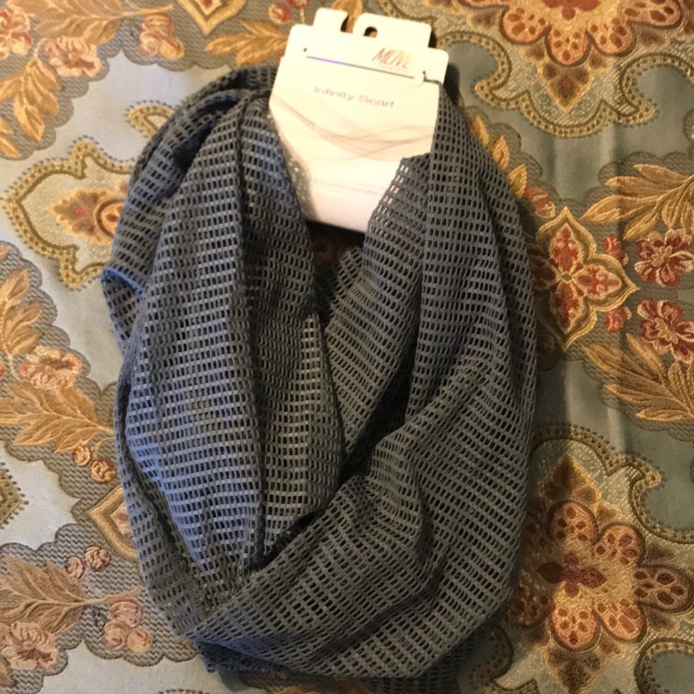 NWT Infinity scarf 🧣